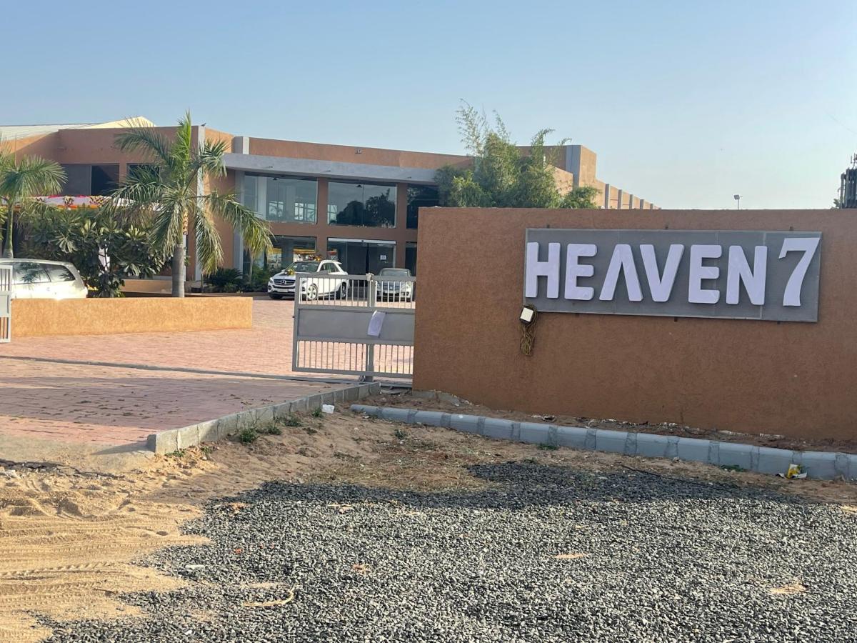 Heaven 7 Hotel & Resort Himatnagar Eksteriør billede