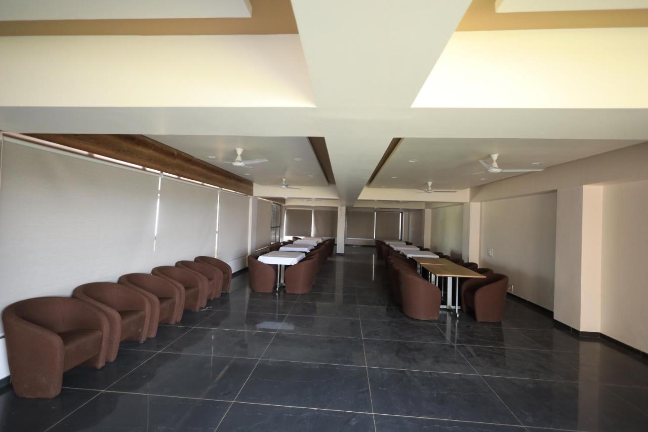 Heaven 7 Hotel & Resort Himatnagar Eksteriør billede