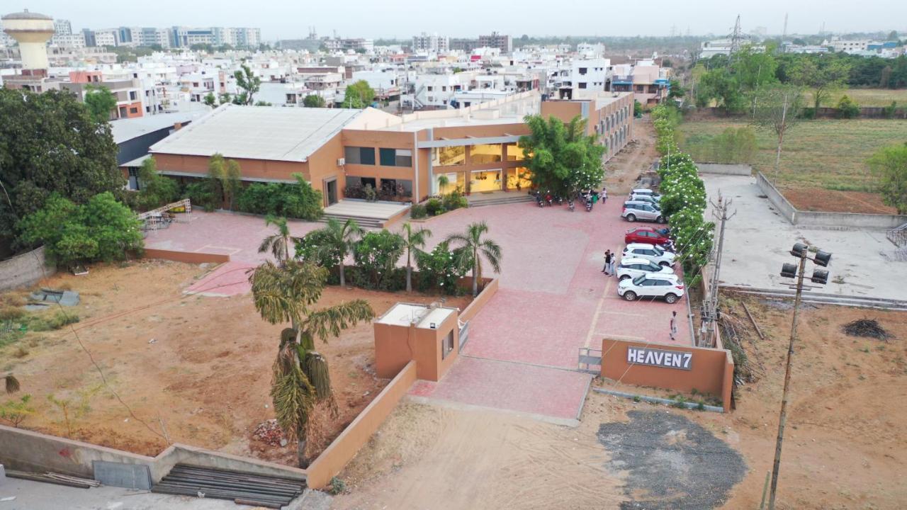 Heaven 7 Hotel & Resort Himatnagar Eksteriør billede